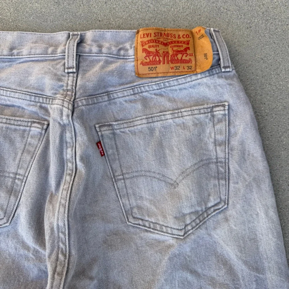 Levi's 501 Mens Original Fit Light Grey Straight Leg Button Fly Jeans 32x32